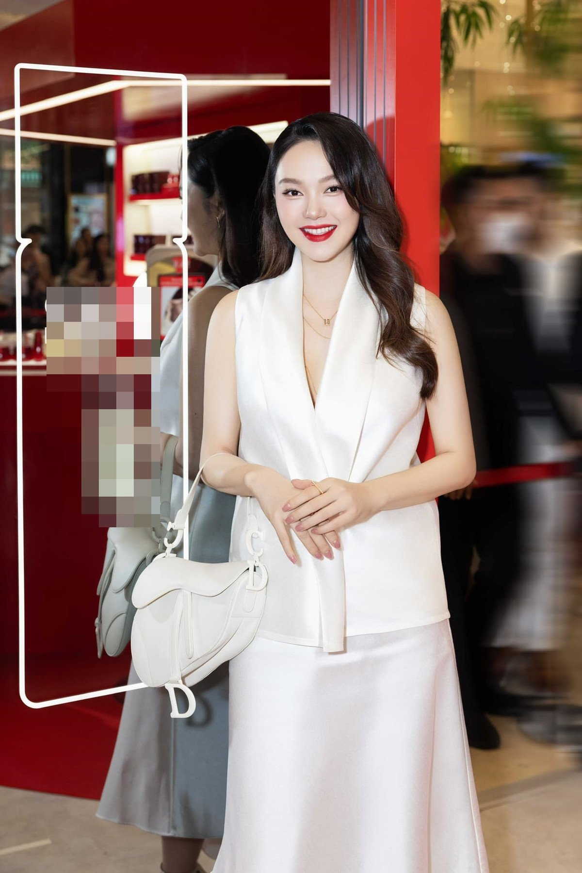 Giọng ca "Một vòng trái đất" mang đến nguồn năng lượng tích cực mỗi khi xuất hiện trước công chúng.