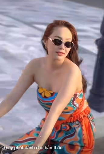 Dù bận rộn "tối cày với ông con, ngày tranh thủ chợp mắt đi cày show" như chia sẻ của em dâu Minh Hằng nhưng nữ ca sĩ vẫn cố gắng dành thời gian để chăm sóc cho bản thân.