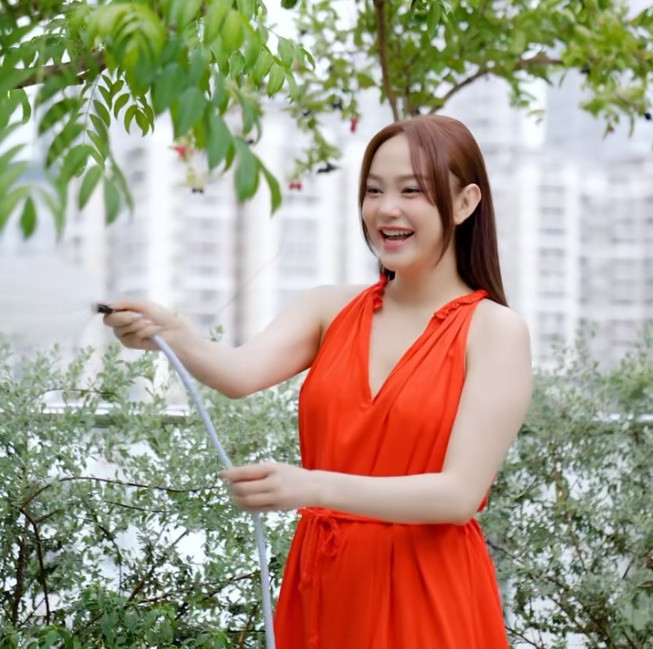 Mum mim sau 3 thang sinh con, Minh Hang van dep het nac