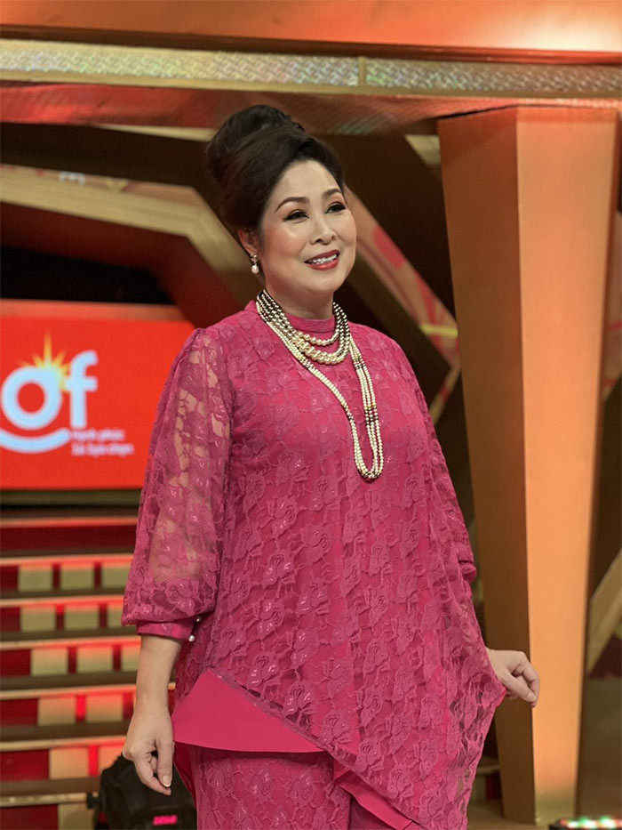 Trước đó, nữ diễn viên hài thường chọn những trang phục rộng thùng thình để che bớt thân hình to béo.