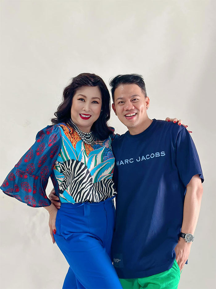 Trang phục màu sắc, vóc dáng gọn gàng, Hồng Vân trẻ ra vài tuổi so với trước.