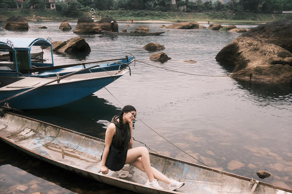 Vợ á hậu của Huy Khánh ngày càng trẻ trung, gợi cảm ở tuổi U40.