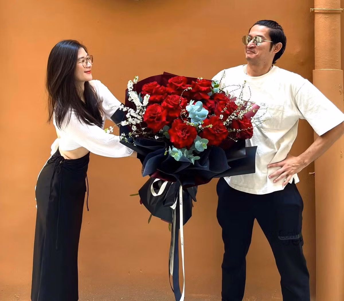 Mỹ nhân họ Mạc đến và kết hôn với nam diễn viên đào hoa bậc nhất Vbiz vào thời điểm anh vẫn còn chưa thoát khỏi những tin đồn tình cảm hay ồn ào với vợ cũ.