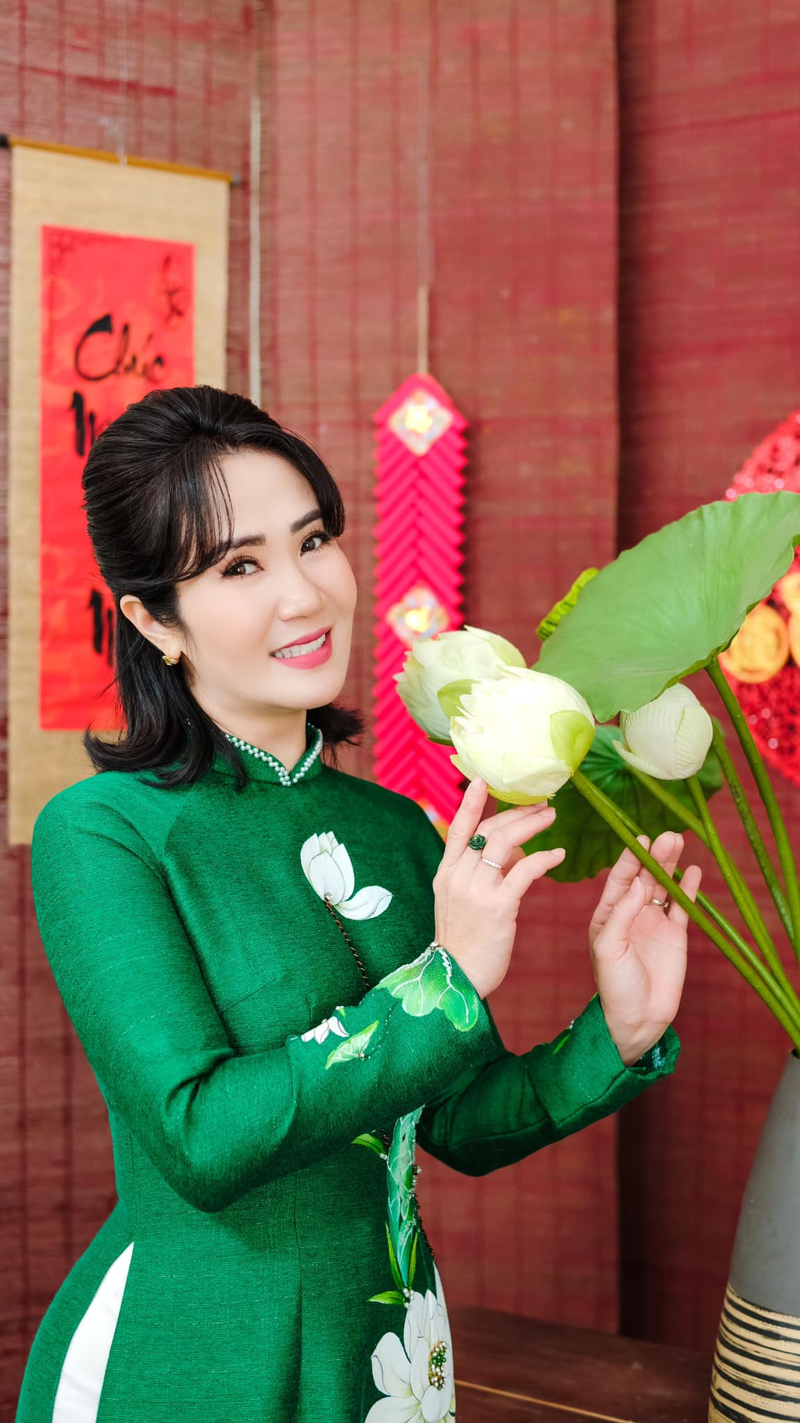 Chia sẻ trong chương trình, mẹ chồng của Nguyệt Hằng hết lời khen con dâu ngoan hiền, đối xử với mẹ chồng như mẹ đẻ.