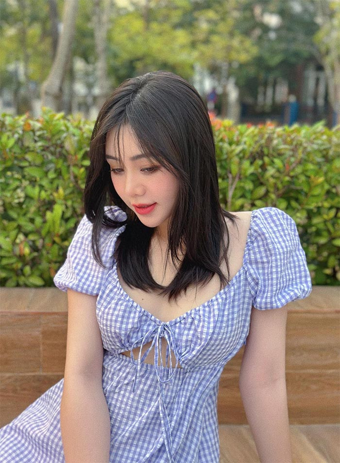 Vẻ đẹp ngây thơ, trong trẻo của Quỳnh Kool khiến cô rất tự tin khi đóng những vai ít hơn tuổi thực của mình.