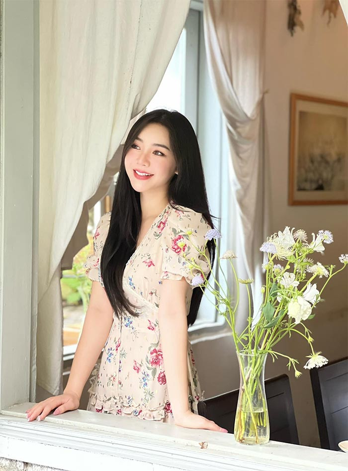 Tuy nhiên, phải tới khi vào vai Đào trong "Quỳnh búp bê" và tham gia một loạt các phim truyền hình như "Đi qua mùa hạ", "Mẹ ơi bố đâu rồi" Quỳnh Kool mới thoát khỏi cái mác hot girl đi đóng phim.