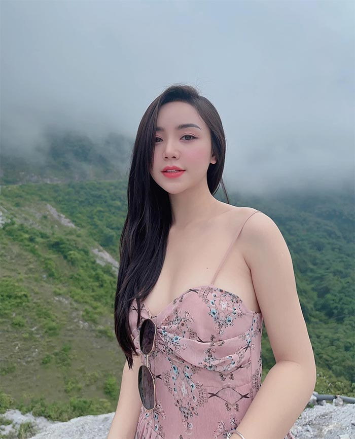 Quỳnh Kool, tên thật là Nguyễn Thị Quỳnh, sinh năm 1995. Cô bắt đầu bước vào làng giải trí với vai trò người mẫu ảnh, diễn xuất trong MV ca nhạc vào năm 2014.