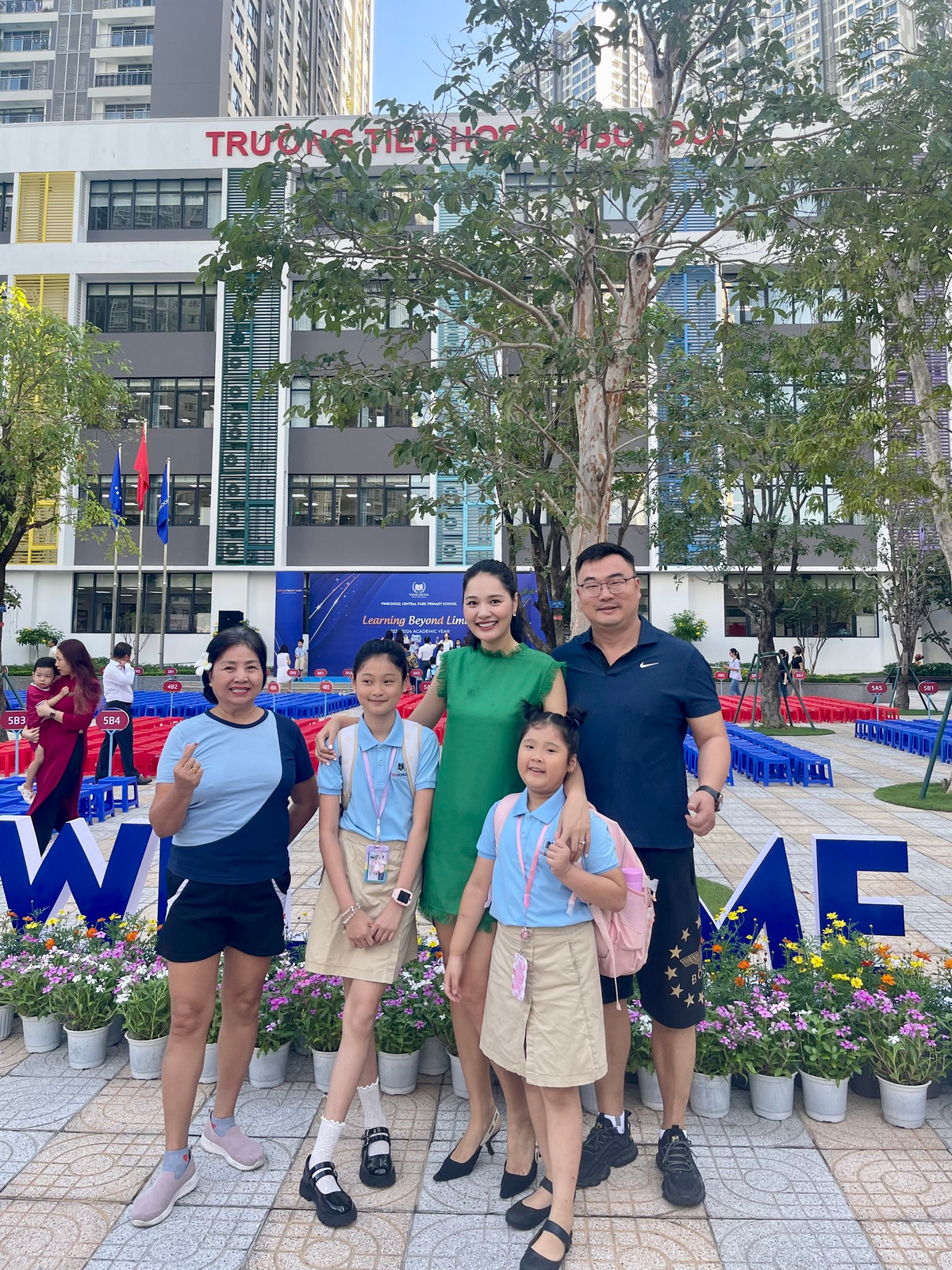 Trước đó, nàng Hậu sinh năm 1987 có cuộc sống kín tiếng sau khi lên xe hoa với ông xã người Trung Quốc và có hai cô con gái đáng yêu.