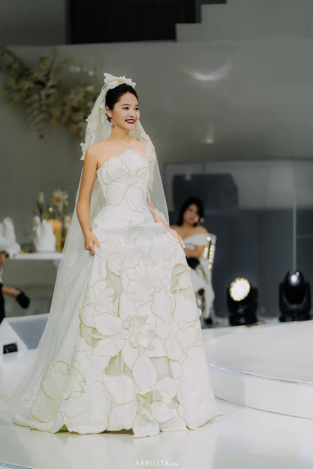 Sau gần 15 năm đăng quang, Hương Giang giữ vững phong độ trong làng sắc đẹp Việt Nam. Ảnh: Edi Lương.