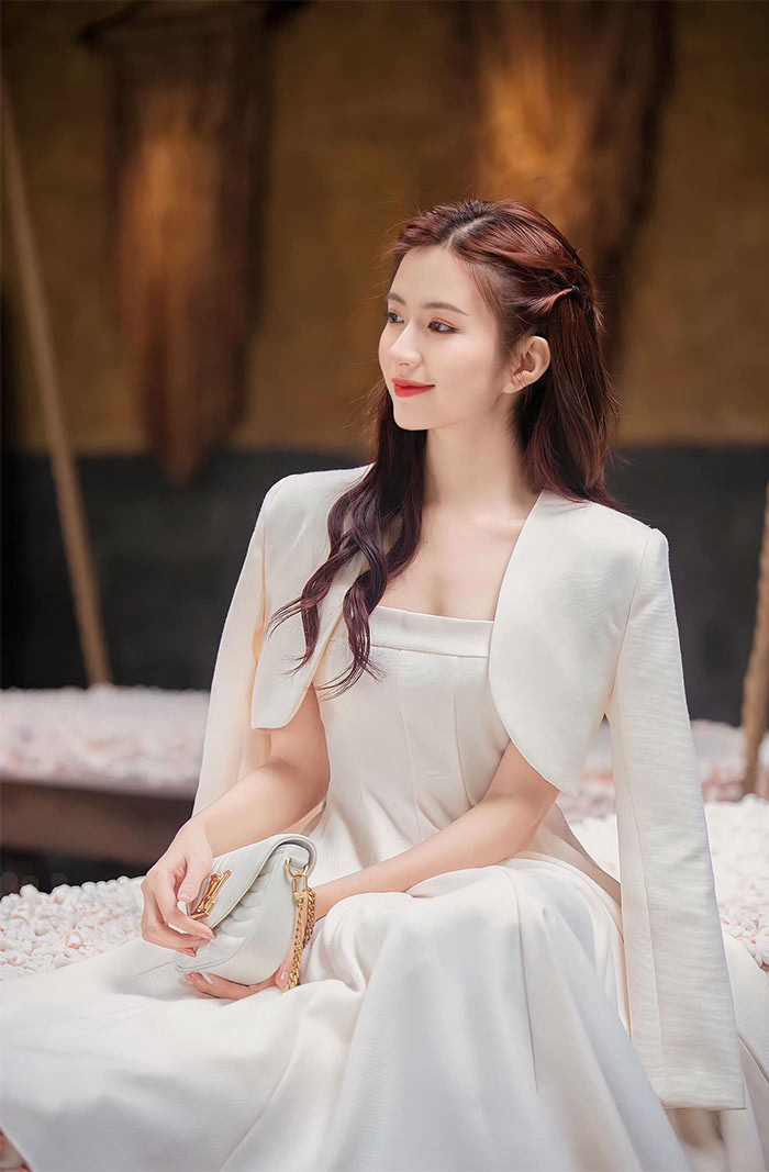 Ngoài đóng phim, Ngọc Huyền còn làm người mẫu ảnh.