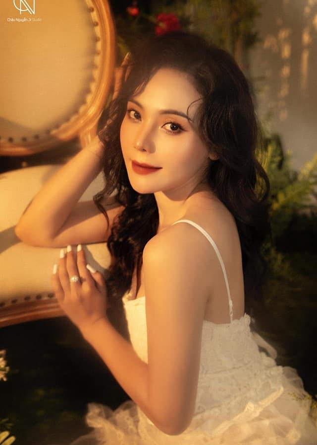 Ngoài đời, Huyền Trang đã đổ vỡ hôn nhân và đang ở trạng thái độc thân.