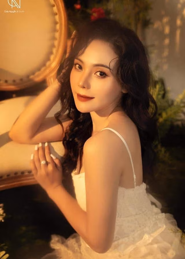 Ngoài đời, Huyền Trang đã đổ vỡ hôn nhân và đang ở trạng thái độc thân.