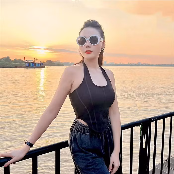 Diễn viên Huyền Trang từng vào vai nhân tình của Việt Anh trong phim "Hành trình công lý" và không ngại khi đóng những cảnh nóng trong phim này.