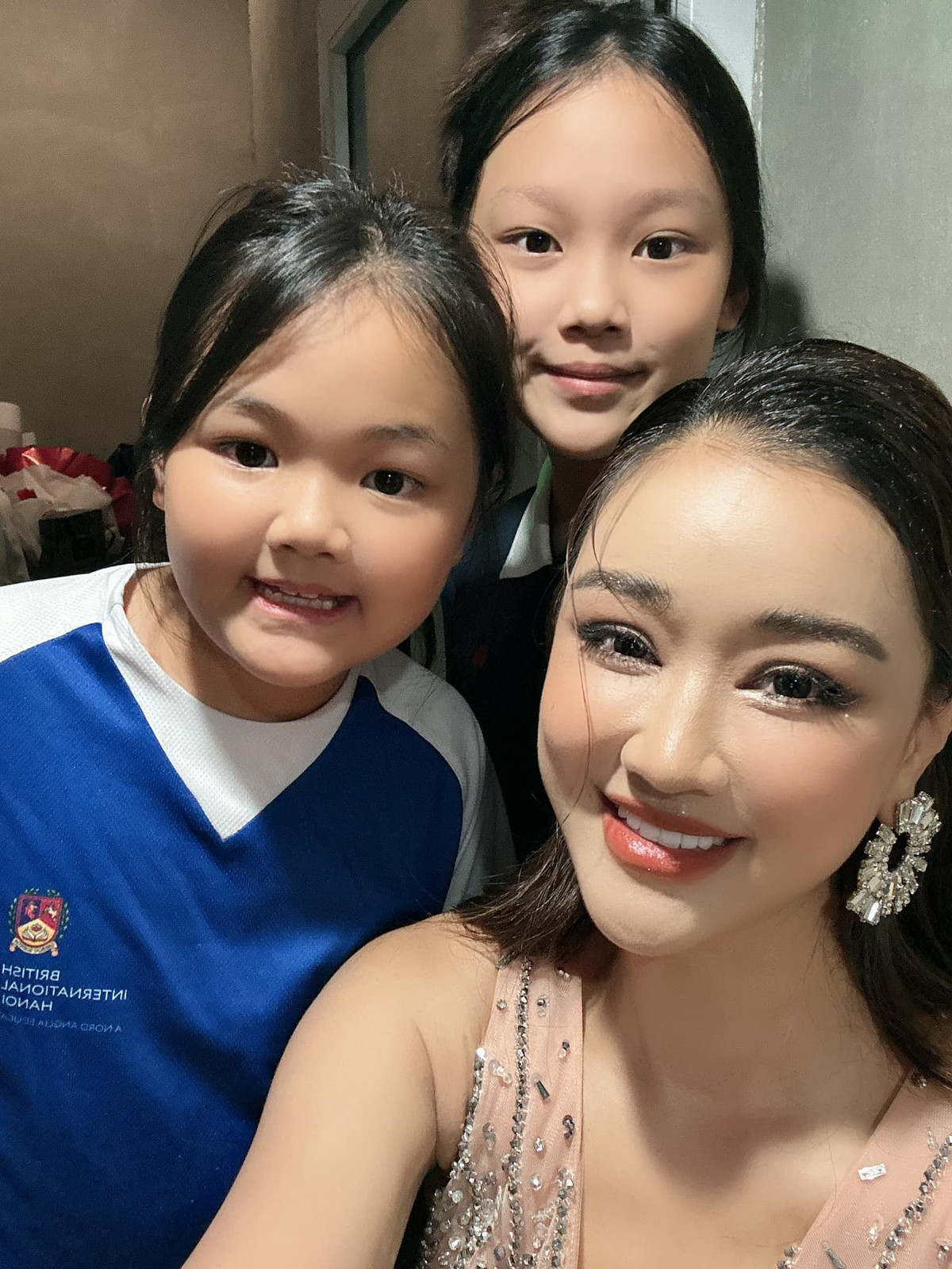 Bà mẹ đơn thân còn bày tỏ sự xúc động khi con gái Bồ Câu đi cổ vũ mẹ tới cuối chương trình.