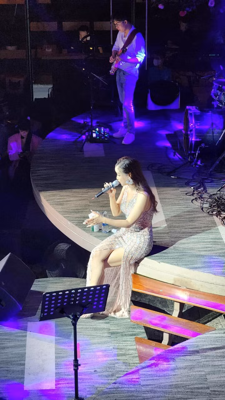 Ca sĩ Maya chia sẻ cho sự trở lại sau những "sóng gió" đã qua: "Đêm qua là một đêm diễn rất cảm xúc của Maya và đến giờ này vẫn nguyên vẹn. Thời gian trôi qua quá nhanh, biến cố cũng không ít nhưng những gì đọng lại là những cố gắng, những bước chân không ngừng nghỉ của chính mình. Đã từng nghĩ “không biết khi nào mới có thể thực sự trở lại” nhưng với một đêm tuyệt vời như hôm qua thì Maya đã có câu trả lời và động lực để tiếp tục hành trình dài phía trước".