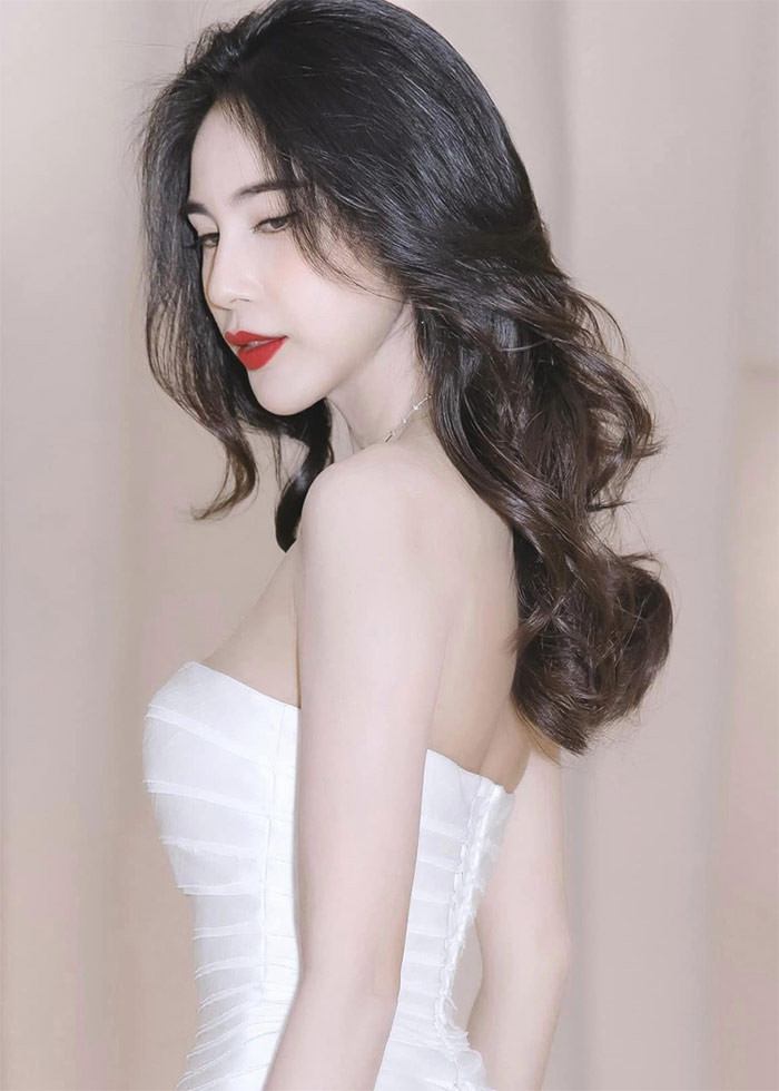 Nữ ca sĩ 38 tuổi đẹp ở mọi góc chụp.