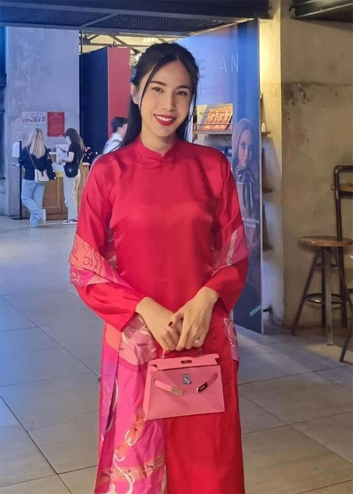 Mới đây, sau một thời gian im ắng trên mạng xã hội, Thủy Tiên livestream bán hàng online và nhận nhiều lời bình luận tiêu cực từ cư dân mạng.