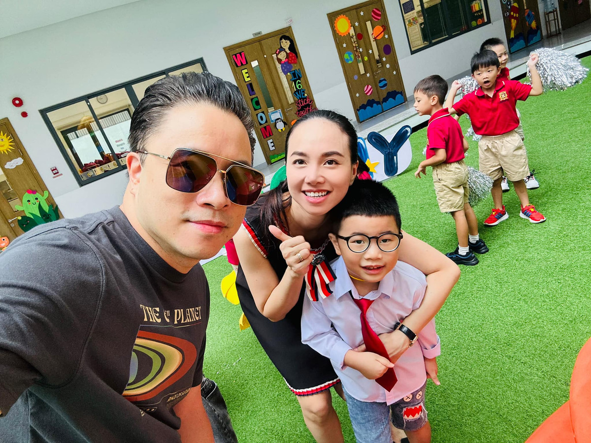 Xuất thân là một người mẫu, Đinh Ngọc Diệp từng đoạt danh hiệu Hoa khôi Tây Đô 2004 và giải Người mẫu được yêu thích của năm 2006. Sau này, cô hoạt động với vai trò là một diễn viên.