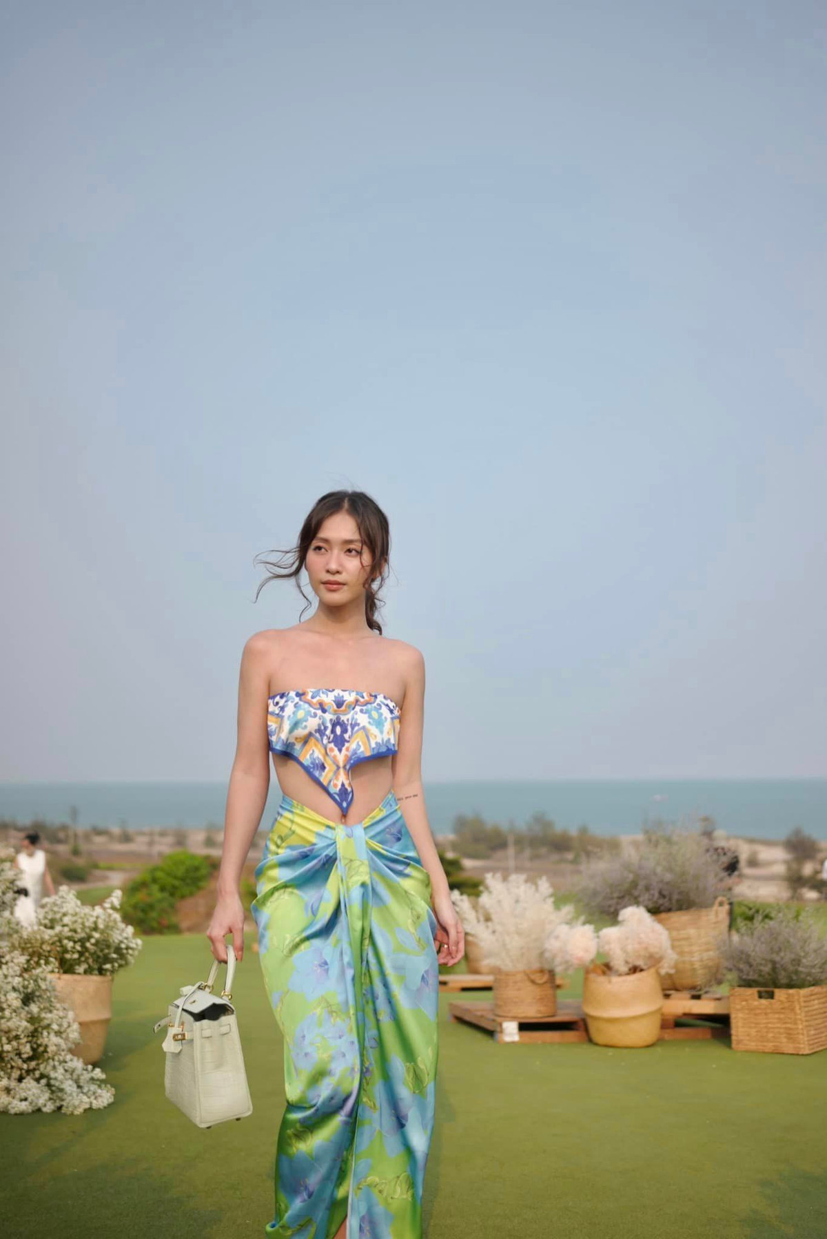 Khả Ngân theo đuổi phong cách thời trang ngày càng táo bạo.