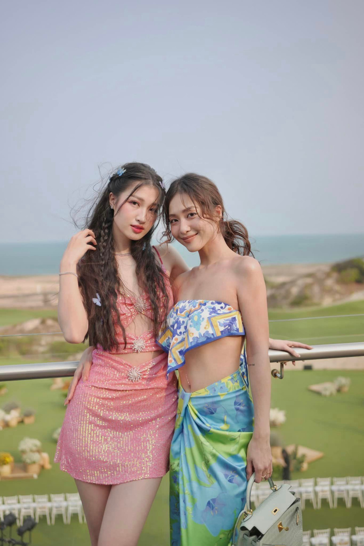 Khả Ngân đọ sắc cùng Á hậu Phương Nhi tại sự kiện thời trang.