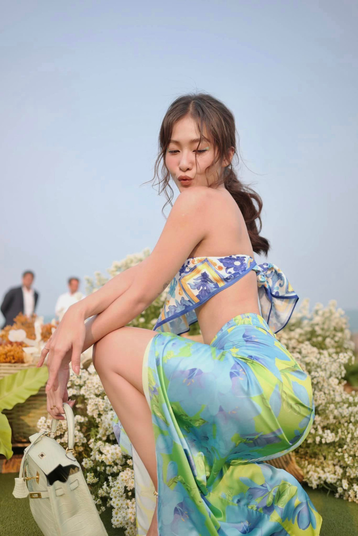 Vóc dáng hậu tăng cân của nữ diễn viên phim "11 tháng 5 ngày" được fan chấm "điểm 10".