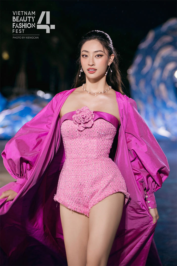 Mặc dù đã đăng quang được 4 năm nhưng người đẹp Cao Bằng vẫn là người mẫu vedette ở nhiều chương trình nhờ khả năng catwalk và body đẹp.