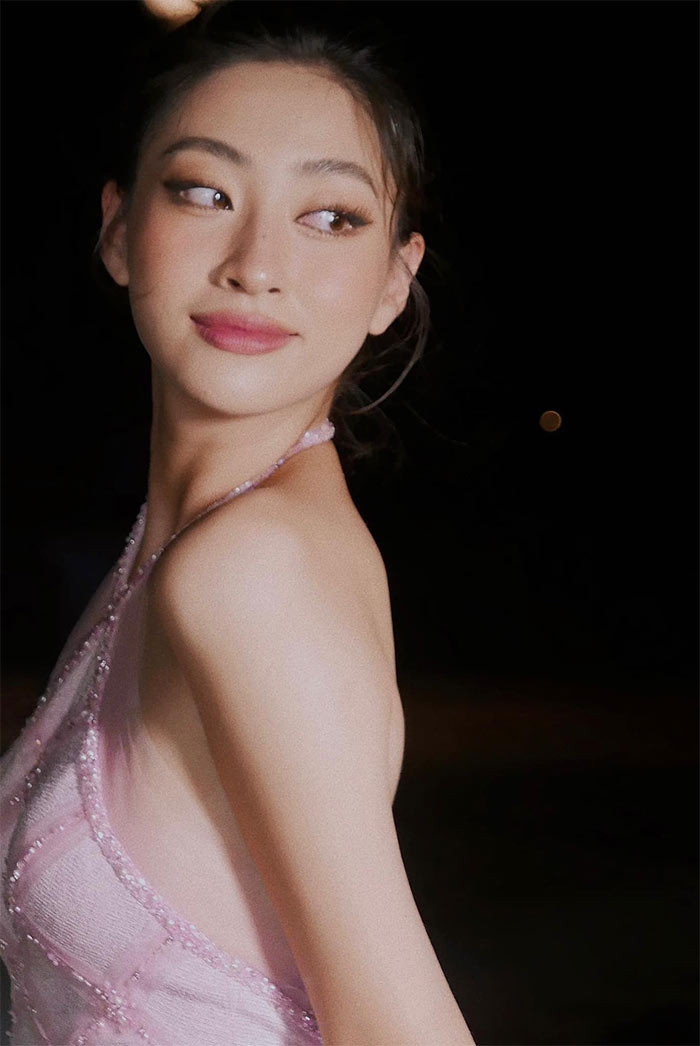 Nhan sắc của người đẹp 23 tuổi ngày càng thăng hạng từ vóc dáng, khuôn mặt tới thần thái.