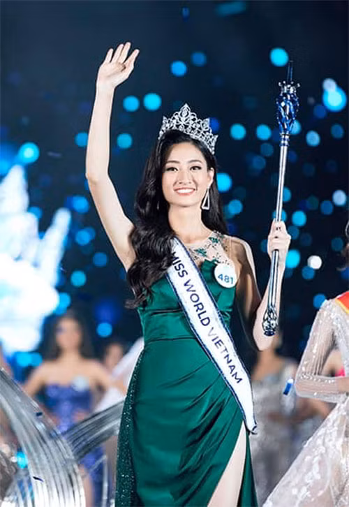 Sau khi đăng quang Hoa hậu Thế giới Việt Nam, Lương Thùy Linh trở thành đại diện Việt Nam dự thi Hoa hậu Thế giới 2019 và dừng chân ở Top 12 chung cuộc.