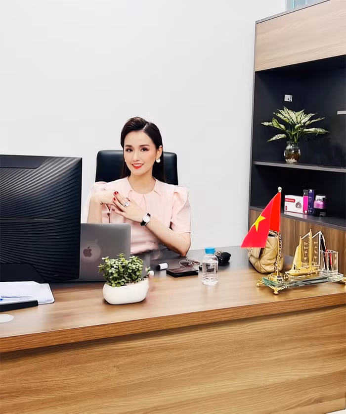 Hiện tại Lã Thanh Huyền đang là tổng giám đốc một công ty riêng và điều hành hệ thống siêu thị gia đình, nhà hàng cao cấp.