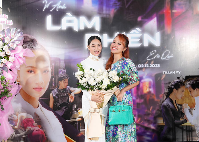 Vân Hugo có cuộc hội ngộ bất ngờ cùng dàn chị đẹp Mỹ Linh, Ninh Dương Lan Ngọc, Diệp Lâm Anh, Lynk Lee, Khổng Tú Quỳnh, Quỳnh Nga, Hương Ly, Hoa hậu H’Hen Niê, Hoàng Oanh, Vân Hugo… trong ngày ra mắt sản phẩm âm nhạc mới EP Vol.1 "Vì anh làm phiền em" của Phạm Lịch - người chị em thân thiết trong chương trình "Chị đẹp đạp gió rẽ sóng".