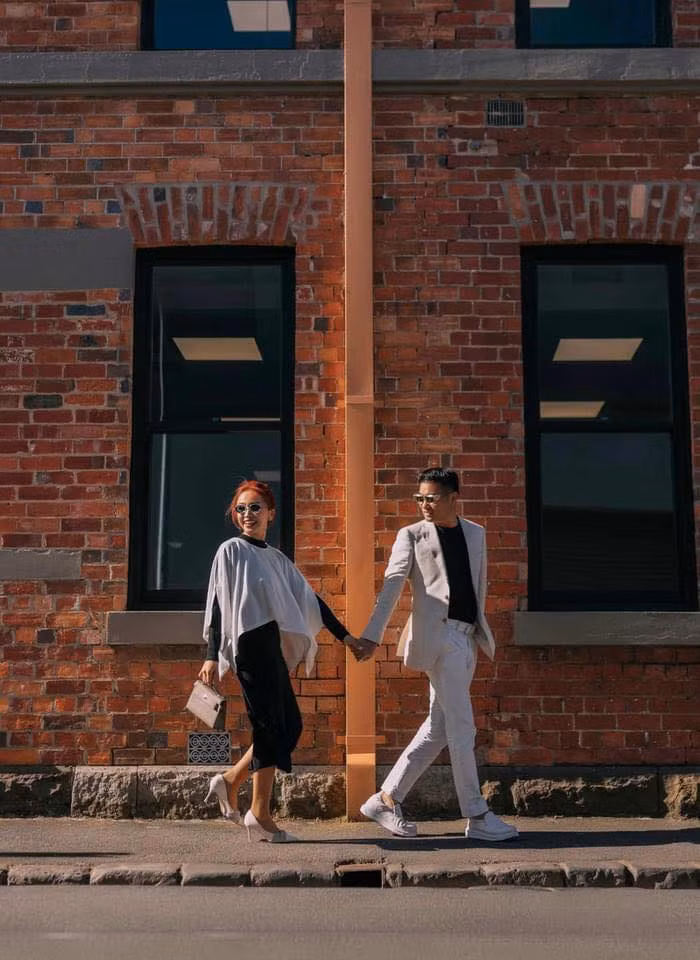 Vân Hugo và doanh nhân Đặng Cường sẽ tổ chức đám cưới vào ngày 6/1/2024 tại Phú Quốc. Hai người hẹn hò và chung sống gần ba năm trước khi tổ chức đám cưới. Cặp đôi đón con gái chung hồi tháng 5/2022.