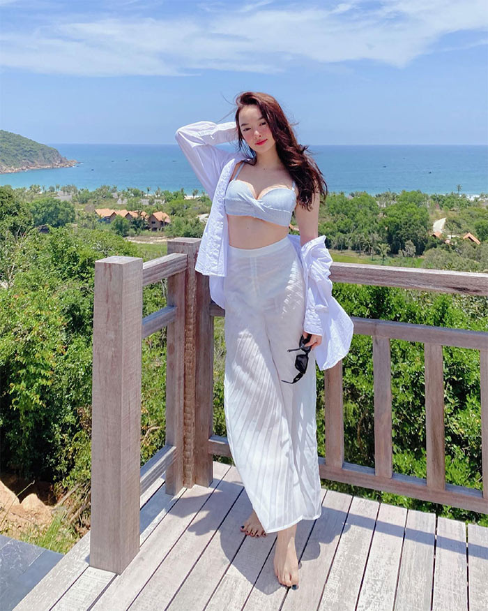 Nhờ thế mà vóc dáng của nữ diễn viên 24 tuổi hiện tại nhận được rất nhiều lời khen ngợi.