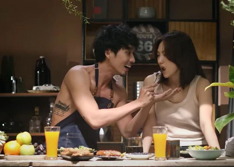 Trong phim "Mai", Tuấn Trần đóng chàng trai tên Dương, người theo đuổi Mai (Phương Anh Đào thủ vai). (Ảnh: NSX)