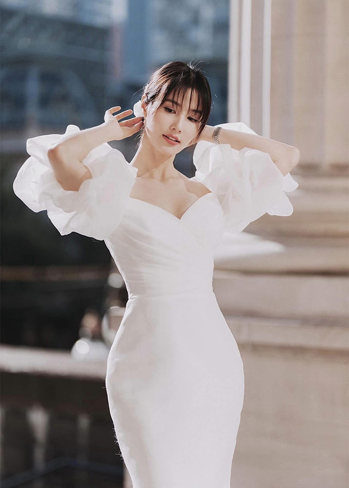 Vóc dáng và thần thái của Diễm Mỹ 9x trong bộ ảnh cưới này nhận được nhiều lời khen ngợi.