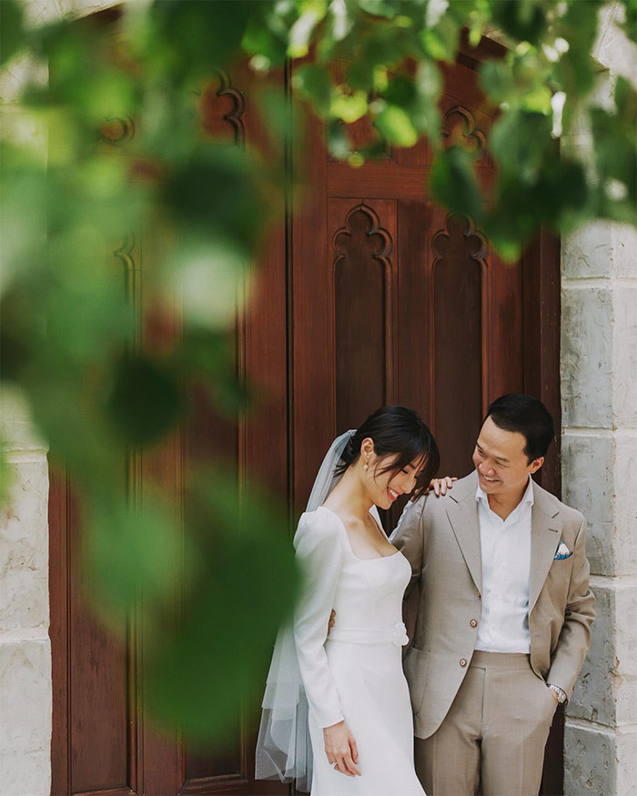 Trong thời gian dịch COVID 19, Diễm My khi đó vừa mất mẹ, một thân một mình nên đã được mẹ của Vinh Nguyễn đề nghị cô về sống chung nhà. Cả gia đình Vinh Nguyễn xem cô như một thành viên chính thức dù cặp đôi chưa kết hôn.