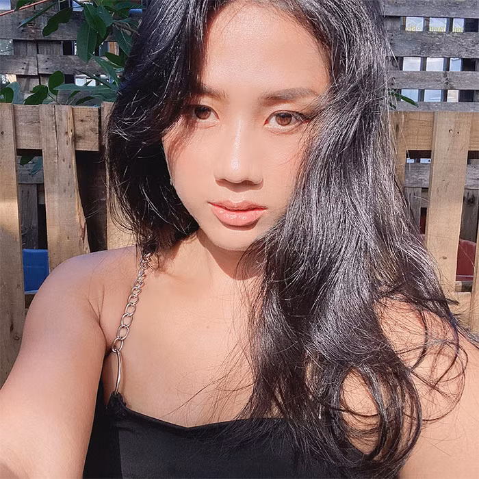 Hiền Lê vào vai cô gái điếm trong phim "Thành phố ngủ gật". Vai này trước đó được đạo diễn Lương Đình Dũng mời nhiều diễn viên khác nhưng ai cũng từ chối. (Ảnh: FBNV)