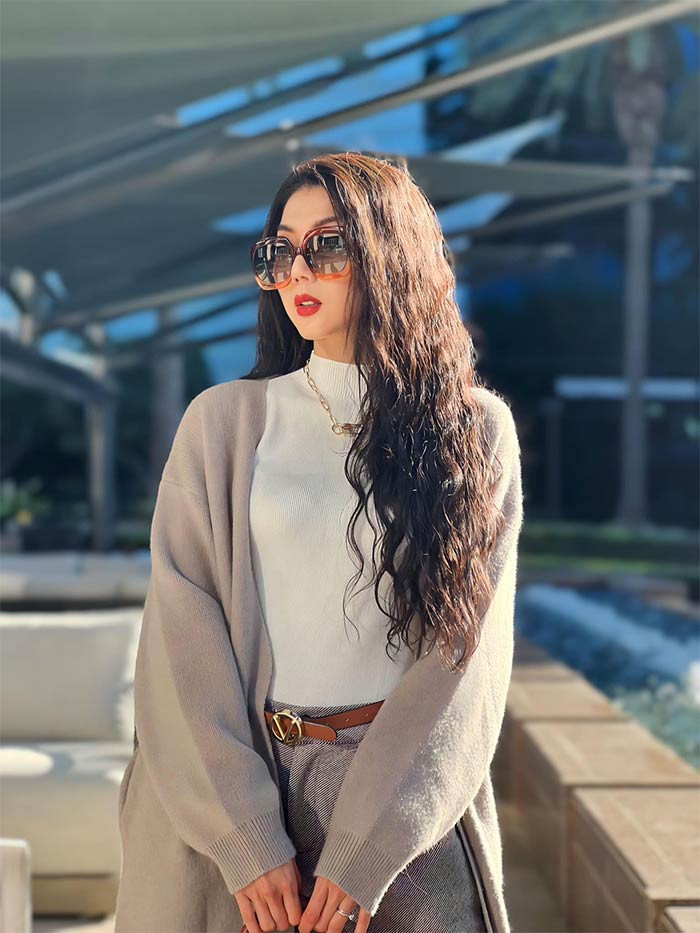 Sau khi ly hôn với chồng bác sĩ, Ngọc Quyên chăm chỉ kinh doanh từ thời trang tới mỹ phẩm, bất động sản và tạo dựng cho mình cuộc sống thoải mái bên trời Tây.