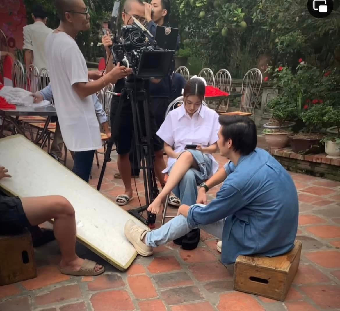 Phim mới lên sóng nhưng hứa hẹn mang đến nhiều tình tiết bất ngờ, hài hước và vui nhộn. Hình ảnh hậu trường cũng được nhiều người tìm kiếm. Các cảnh quay được thực hiện ở vùng nông thôn và thành thị.