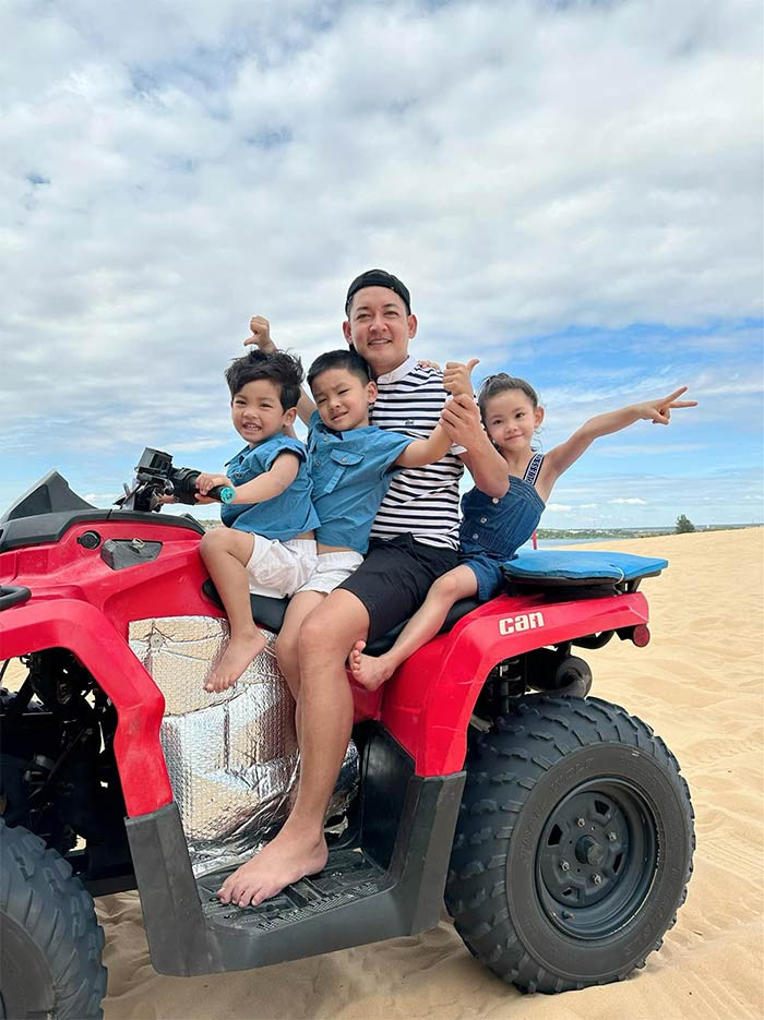 Thành Đạt khéo léo chăm vợ con, làm đầu bếp của gia đình nên Hải Băng luôn tự hào vì cưới được chồng tâm lý, yêu thương.