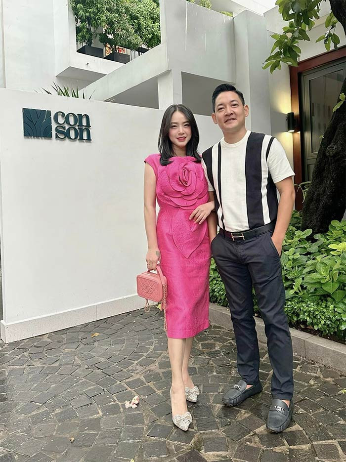 Nhờ kinh doanh phát đạt nên vợ chồng Hải Băng sở hữu rất nhiều tài sản giá trị như nhà phố ở Nhà Bè, hai căn chung cư tại TP HCM, mảnh đất rộng 150 m2 ở huyện Cần Giờ...