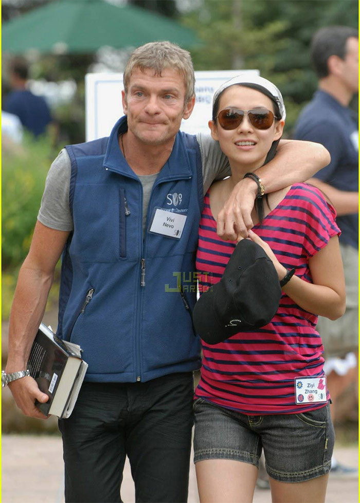 Năm 2007, Chương Tử Di tiếp tục cuộc tình mới với Vivi Nevo, triệu phú người Isarel, Chủ tịch công ty đầu tư Nvin-Vestments, hơn Chương Tử Di 15 tuổi. (Ảnh: JustJared)