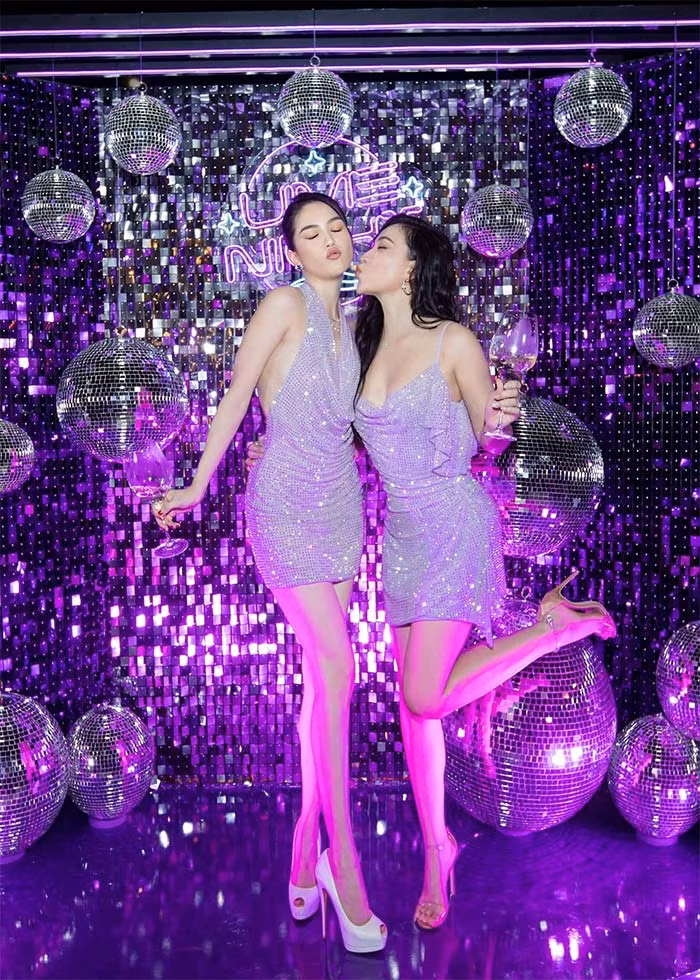 Nhiều người cho rằng bức ảnh Quỳnh Thư chụp chung với Ngọc Trinh đã qua xử lý photoshop nên không phản ánh được thực tế.