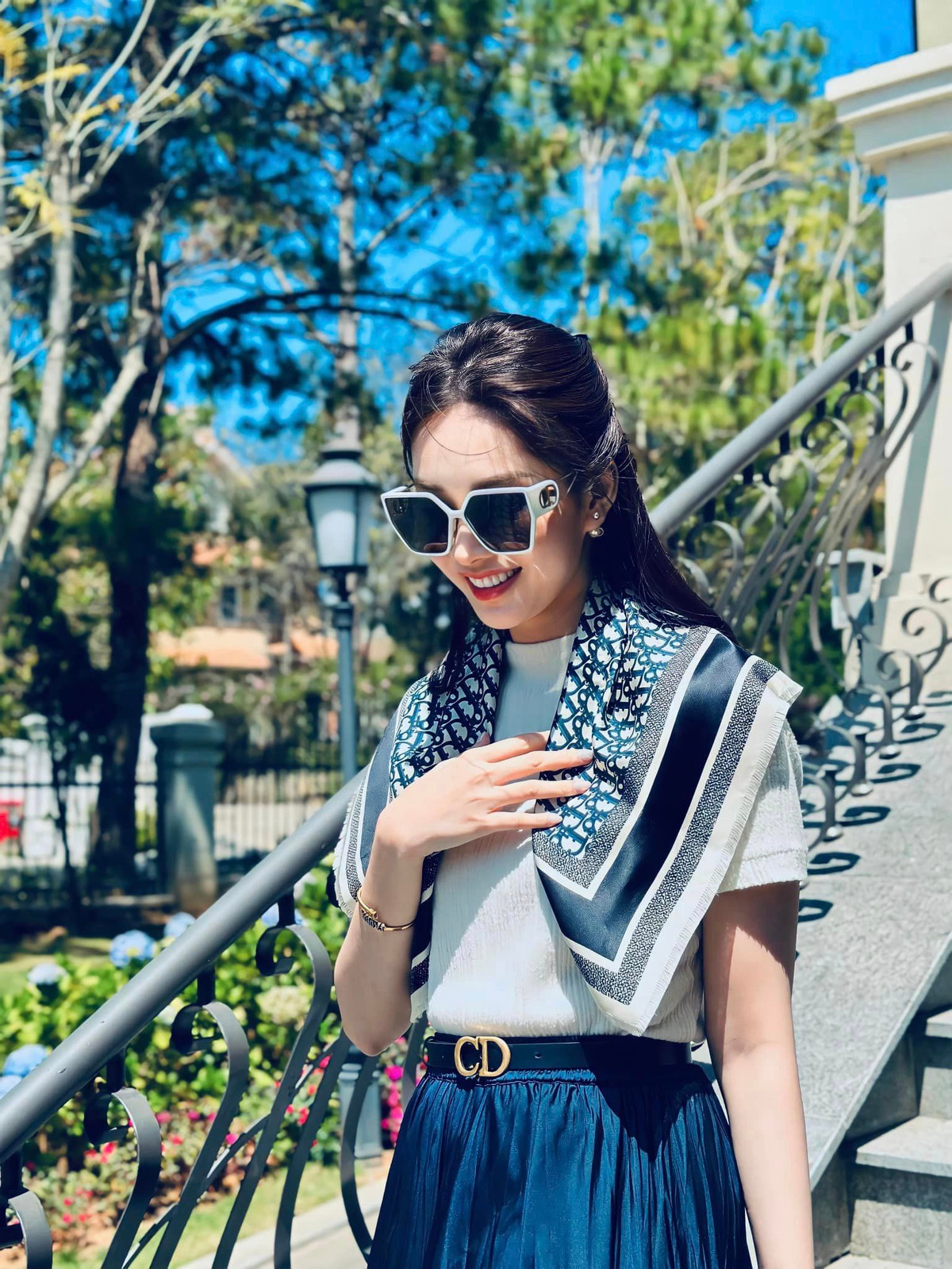 Khoe khoảnh khắc "Em và Đà Lạt", nàng hậu sinh năm 1991 khiến ai ngắm nhìn cũng phải xiêu lòng vì nụ cười tỏa nắng, nhan sắc trẻ đẹp như thiếu nữ đôi mươi.