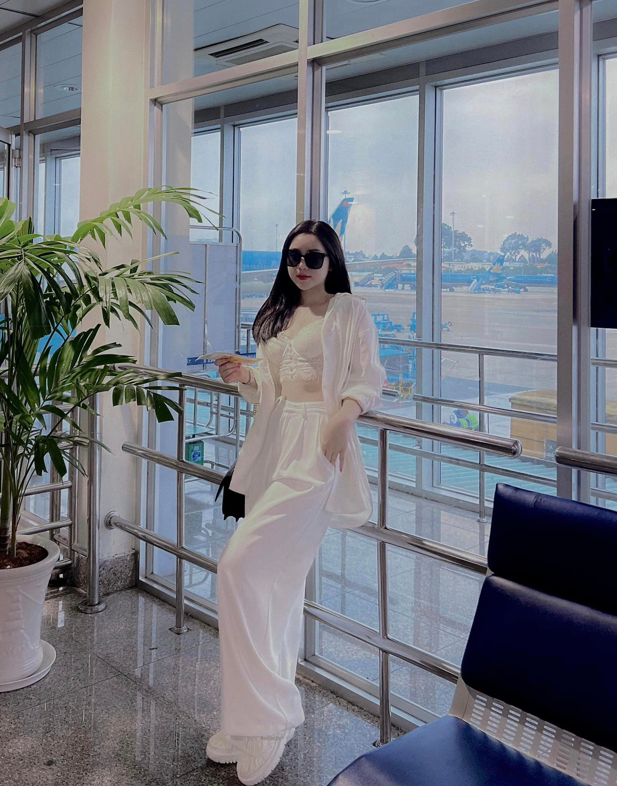 Khoe ảnh vi vu khắp nơi, Quỳnh Kool bị khán giả nhắc nhở: "Đóng phim đi, cứ mải đi chơi thôi".