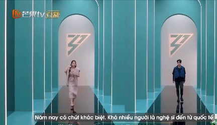 Tham gia show âm nhạc đình đám Trung Quốc "Tỷ tỷ đạp gió rẽ sóng", bên cạnh Chi Pu các fan còn đổ dồn sự quan tâm tới Amber Liu. Ảnh cắt clip MangoTV.