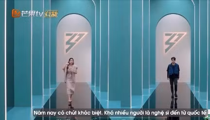 Tham gia show âm nhạc đình đám Trung Quốc "Tỷ tỷ đạp gió rẽ sóng", bên cạnh Chi Pu các fan còn đổ dồn sự quan tâm tới Amber Liu. Ảnh cắt clip MangoTV.