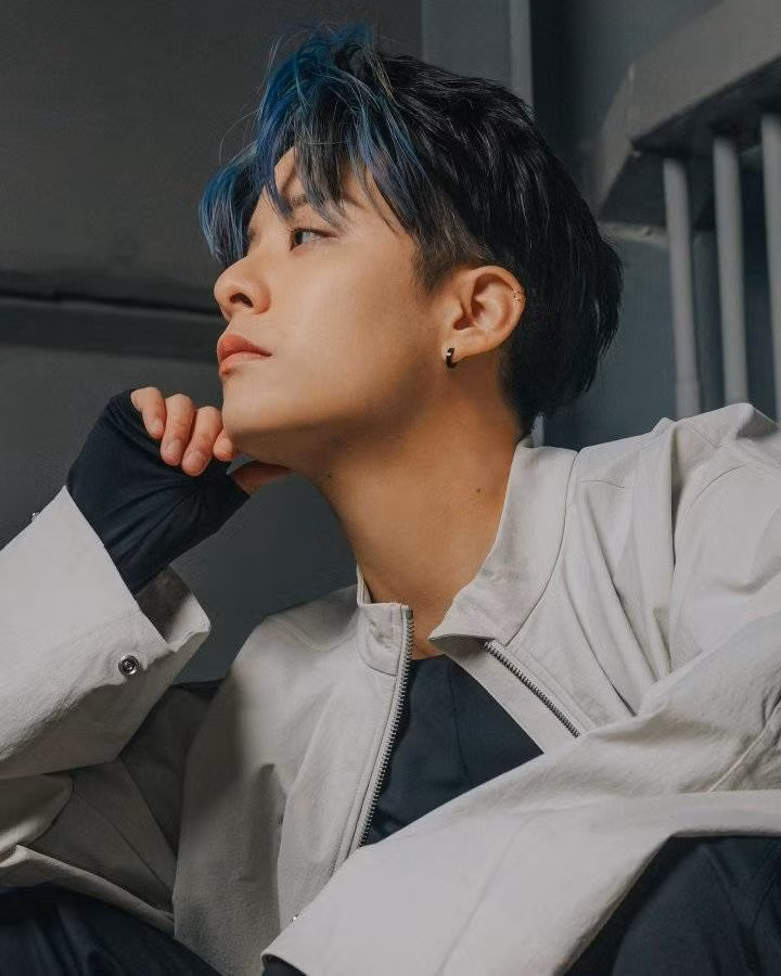 Sau vài năm hoạt động cầm chừng, Amber được quan tâm trở lại nhờ góp mặt vào dàn "tỷ tỷ" Đạp gió rẽ sóng 2023 và nhận được nhiều phản hồi tích cực.