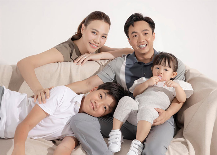 Đàm Thu Trang được chồng yêu chiều nhờ giỏi quán xuyến gia đình, khéo léo, dung hòa được mối quan hệ với Subeo - con riêng của chồng.