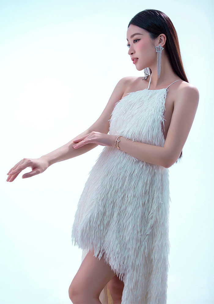 Trong suốt thời gian mang thai và sinh con, Đỗ Mỹ Linh rất kín tiếng. Cô không bao giờ đăng ảnh bụng bầu lên trang cá nhân.