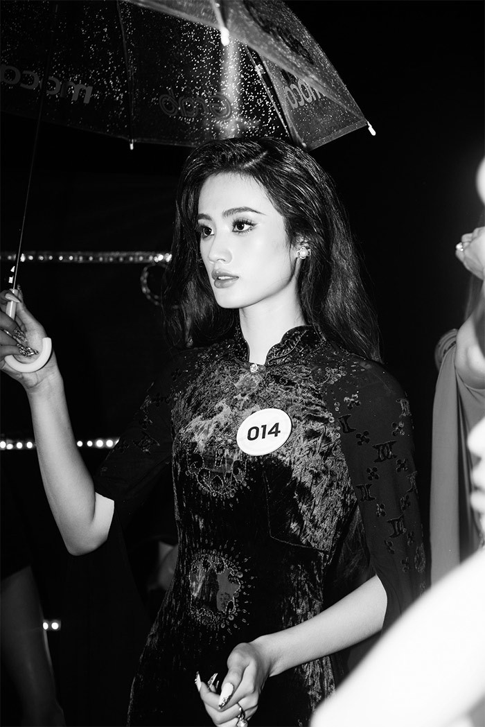 "Ý Nhi một lần nữa chân thành gửi lời xin lỗi đến quý vị khán giả về những phát ngôn của mình trên truyền thông. Ý Nhi nghiêm túc nhìn nhận những thiếu sót trong suy nghĩ và kỹ năng diễn giải trước công chúng của mình. Chính từ đó đã gây ra những tổn thương cho các bạn đồng trang lứa...", Ý Nhi gửi lời xin lỗi đến tất cả mọi người về phát ngôn của mình trên trang cá nhân vào ngày 31/7.